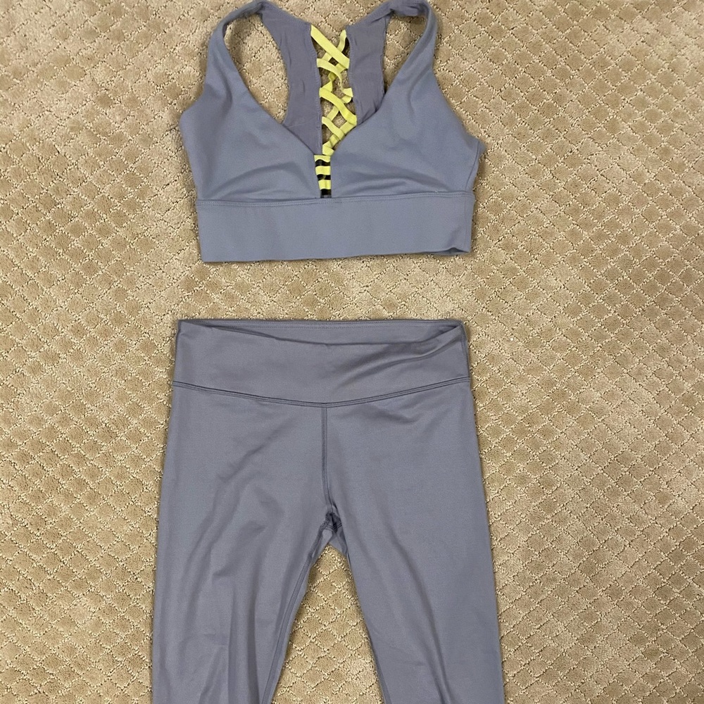 Fabletics 2 pics set small